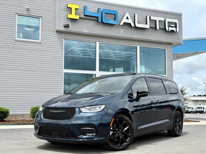 Used 2025 Chrysler Pacifica Limited