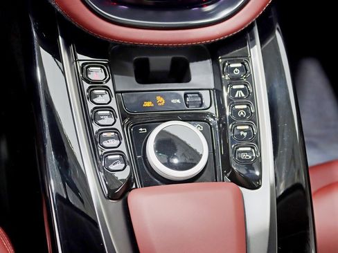 Used 2021 Aston Martin DBX image 30