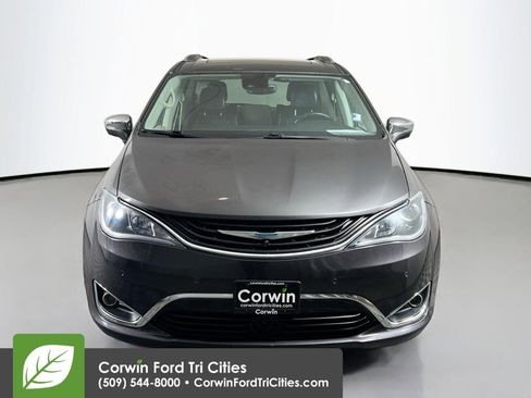 Used 2018 Chrysler Pacifica Limited w/ Advanced Safetytec Group image 4
