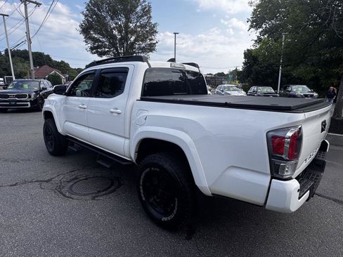 Used 2021 Toyota Tacoma TRD Sport w/ TRD Premium Sport Package AWD/4WD image 5