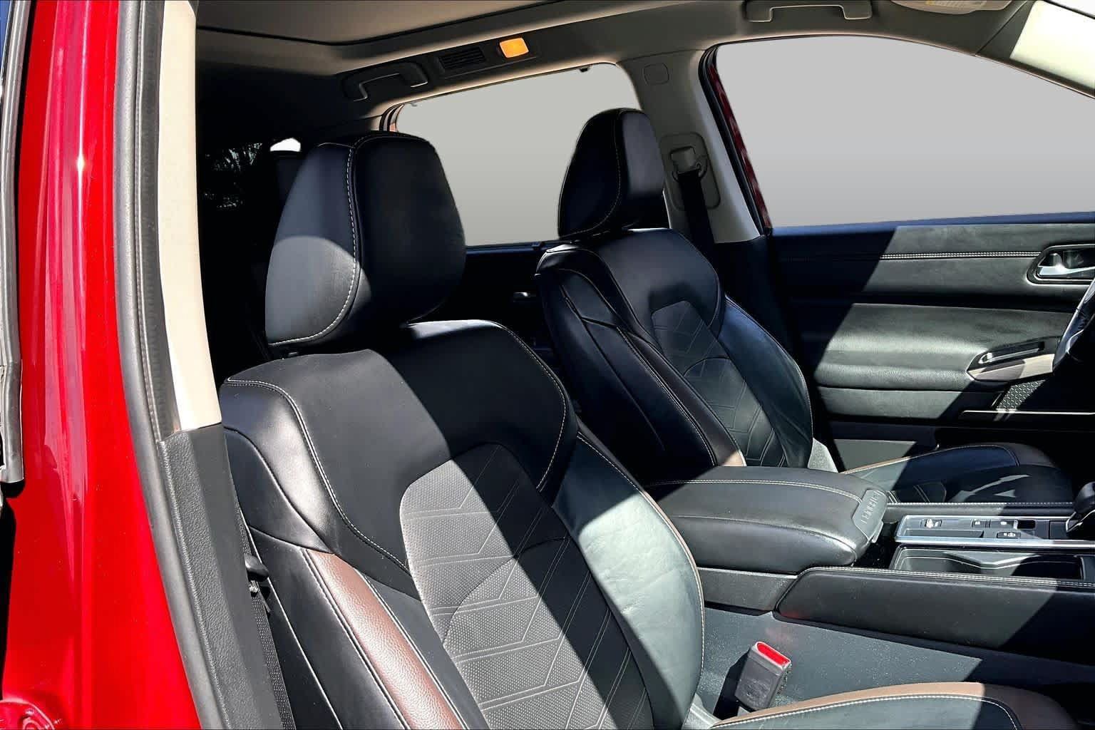 Certified 2023 Nissan Pathfinder Platinum FWD image 9