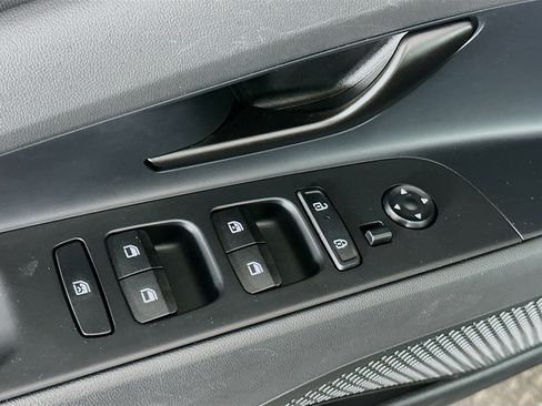 Used 2025 Hyundai Elantra Sport FWD image 15