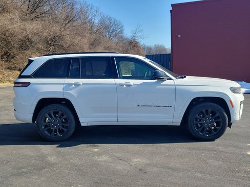 New 2026 Jeep Grand Cherokee Limited AWD/4WD image 3
