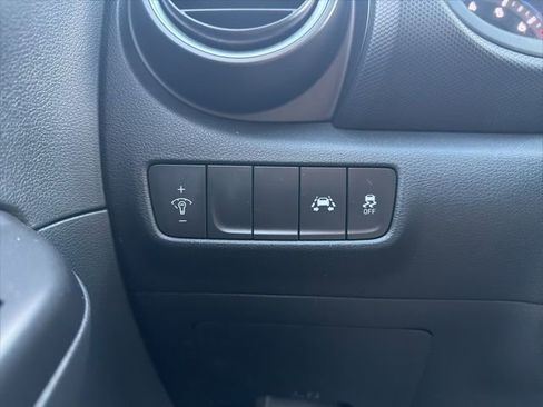 Used 2021 Hyundai Kona SE image 18