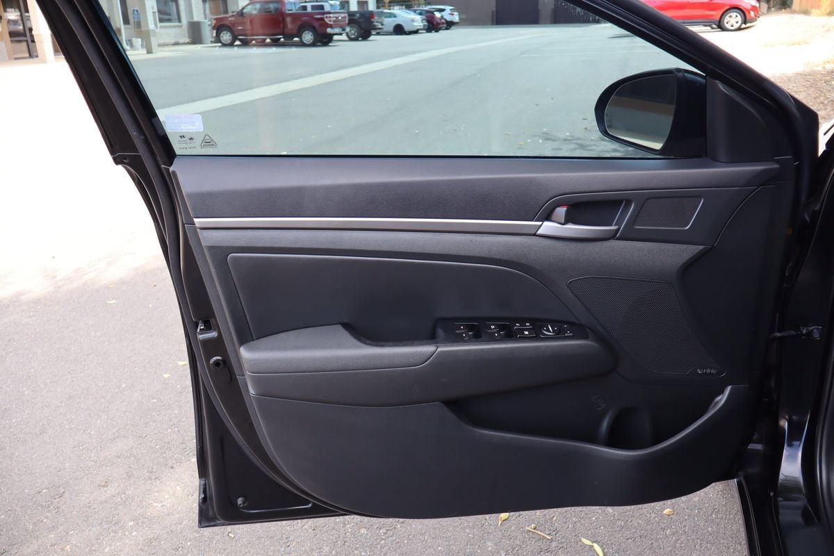 Used 2017 Hyundai Elantra Limited w/ Limited Tech Package 04 FWD image 23