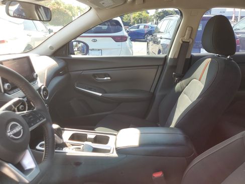 Used 2025 Nissan Sentra SR FWD image 17