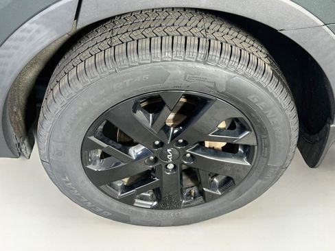 Used 2023 Kia Sorento S w/ Panoramic Sunroof Package AWD/4WD image 32