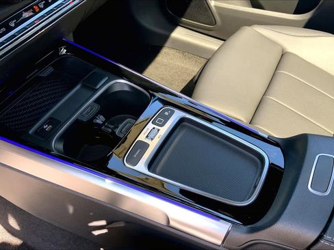 New 2025 Mercedes-Benz GLB 250 4MATIC image 7