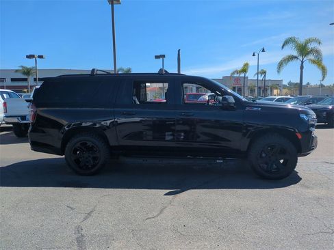 Used 2022 Chevrolet Suburban Z71 w/ Off-Road Capability Package image 9