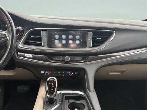 Used 2018 Buick Enclave Essence AWD/4WD image 10