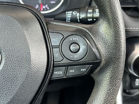 Certified 2022 Toyota RAV4 XLE w/ Convenience Package FWD image 27