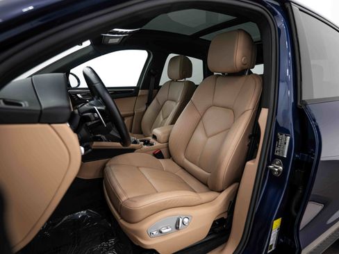 Certified 2024 Porsche Macan AWD/4WD image 5