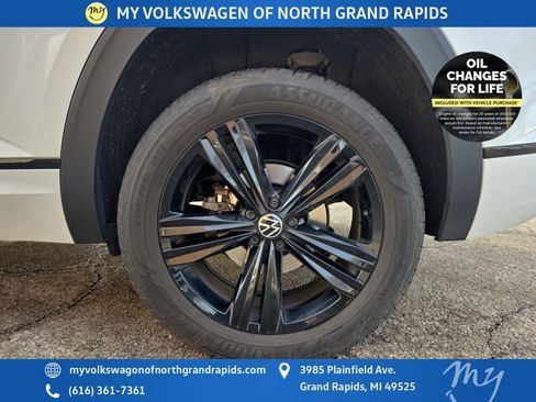 Used 2023 Volkswagen Atlas Cross Sport SEL R-Line image 32