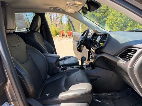 Used 2019 Jeep Cherokee Limited w/ Technology Group AWD/4WD image 26