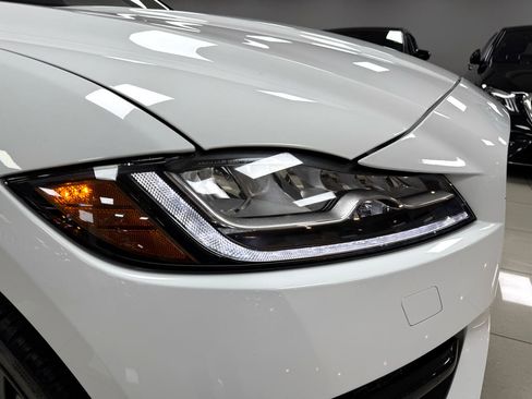 Used 2019 Jaguar F-PACE R-Sport image 29