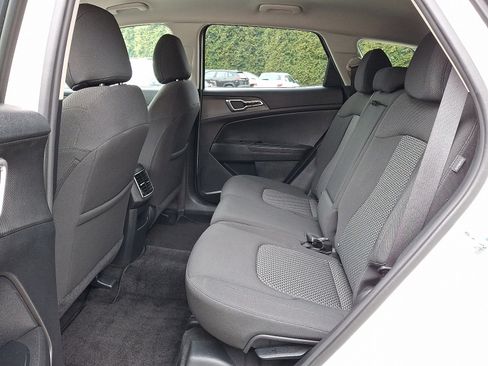 Used 2024 Kia Sportage LX image 11