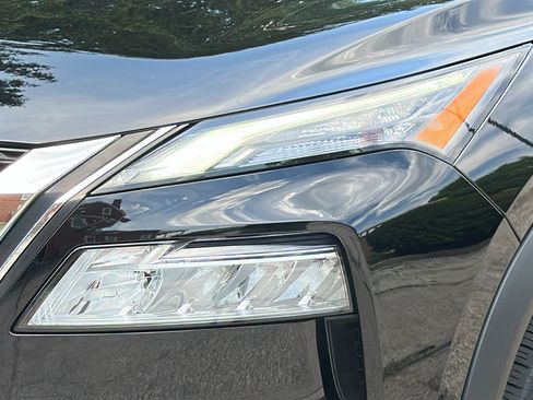 Certified 2023 Nissan Rogue SV w/ SV Premium B Package AWD/4WD image 4