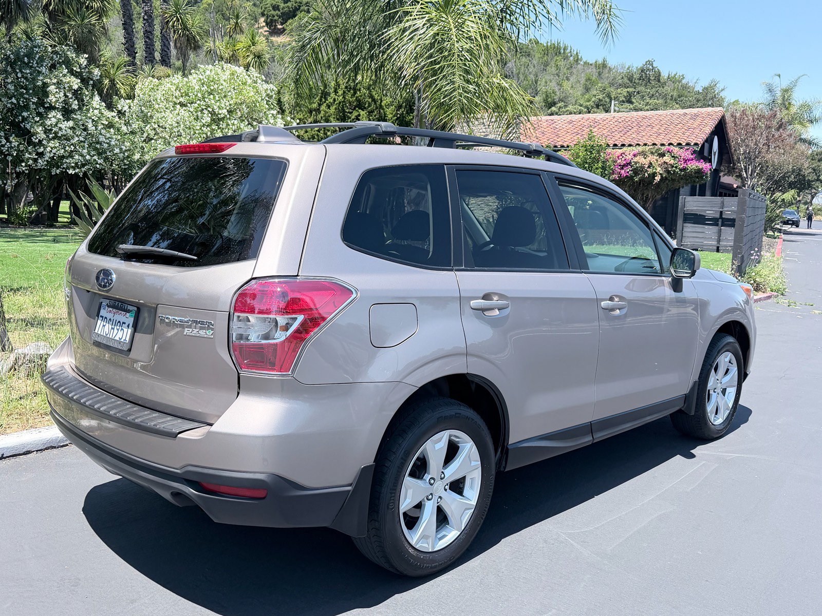 Used 2016 Subaru Forester 2.5i Premium w/ All-Weather Package AWD/4WD image 6