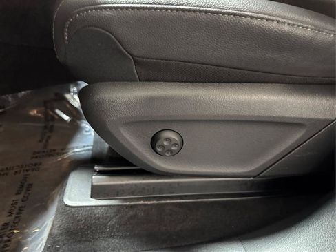 Used 2025 Mercedes-Benz GLS 450 4MATIC image 18