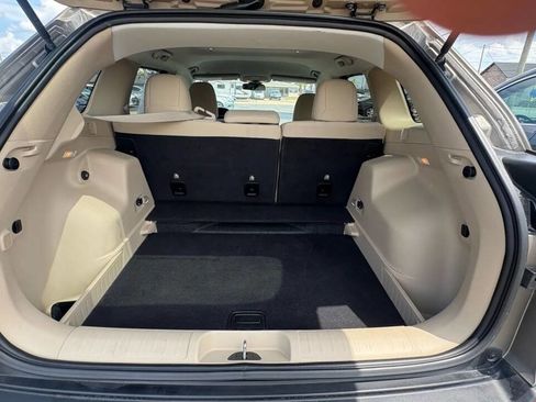 Used 2019 Jeep Cherokee Latitude w/ Popular Appearance Group image 8