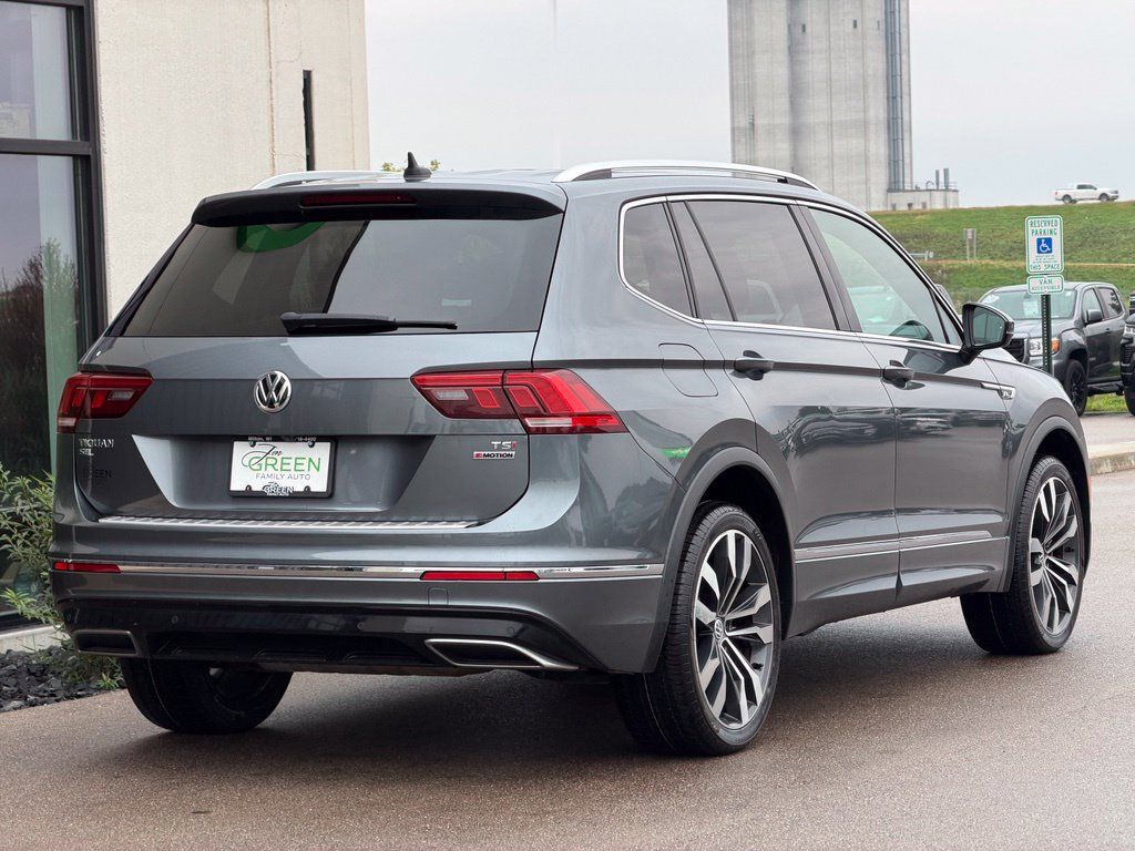 Used 2018 Volkswagen Tiguan SEL Premium w/ R-Line Package AWD/4WD image 5