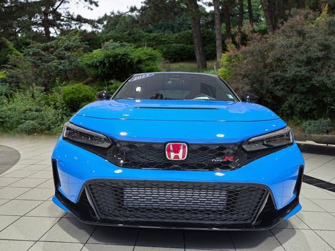 Used 2025 Honda Civic Type R image 2
