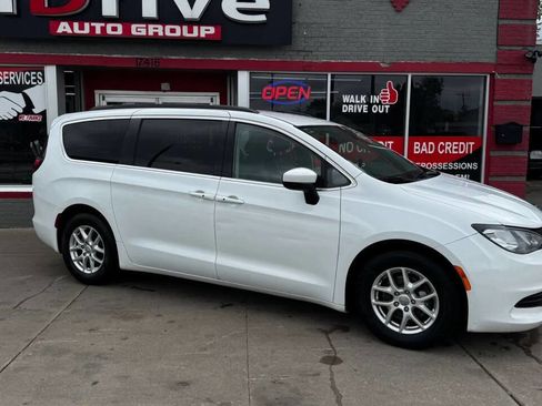 Used 2020 Chrysler Voyager Lxi FWD image 4