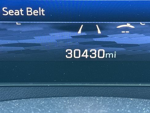 Used 2025 Chevrolet Traverse Z71 image 3