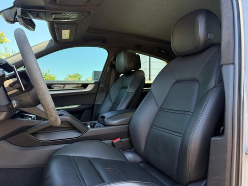 Certified 2024 Porsche Cayenne Coupe AWD/4WD image 5