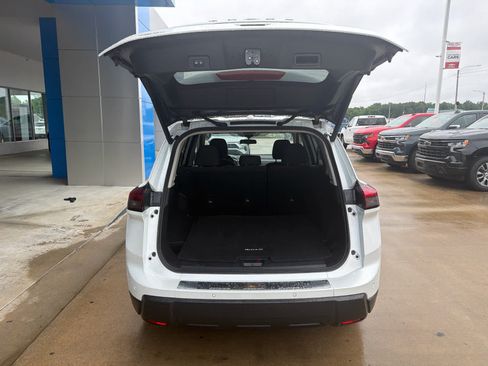 Used 2025 Nissan Rogue SV FWD image 5