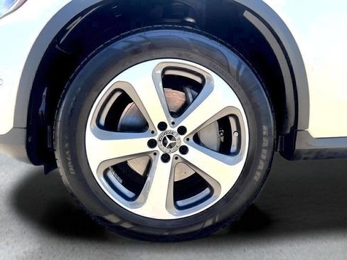 Used 2020 Mercedes-Benz GLC 300 4MATIC image 28