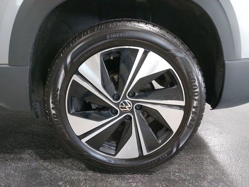 Used 2025 Volkswagen Taos SE AWD/4WD image 33