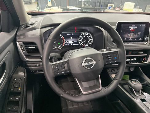 Used 2025 Nissan Rogue SV w/ SV Premium Package FWD image 11
