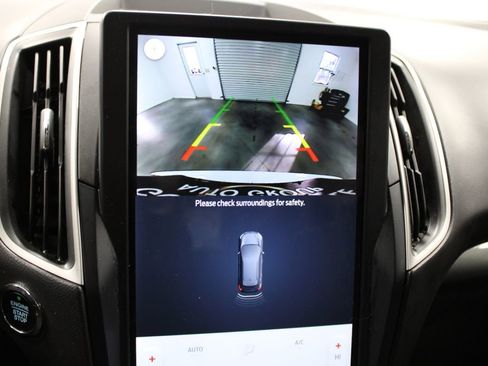 Used 2022 Ford Edge SE w/ Black Appearance Package image 33