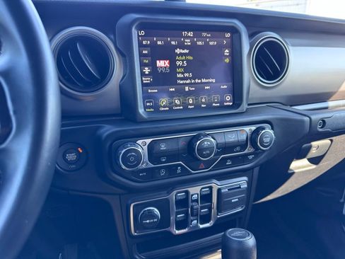 Used 2021 Jeep Gladiator Overland AWD/4WD image 28