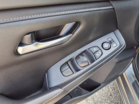 Used 2024 Nissan Sentra SV FWD image 17