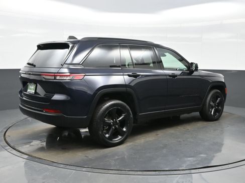 Used 2024 Jeep Grand Cherokee Limited w/ Black Appearance Package image 6