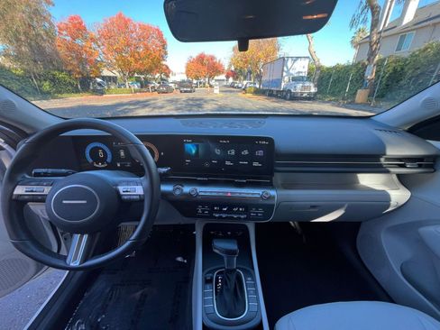 Used 2025 Hyundai Kona SEL image 33