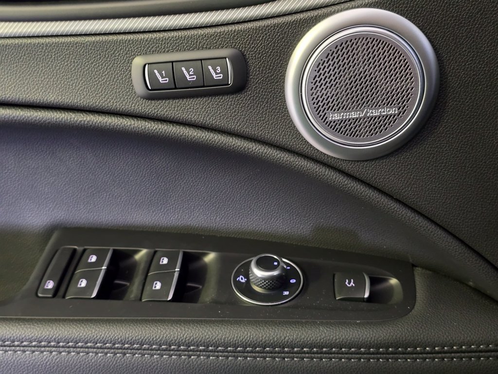 New 2025 Alfa Romeo Stelvio Sprint AWD/4WD image 8