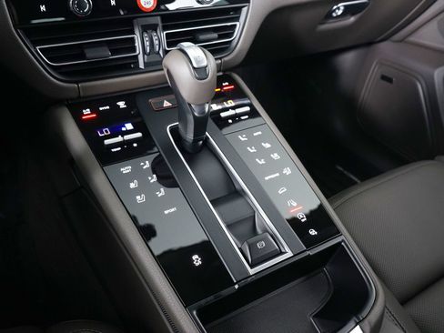 Used 2026 Porsche Macan AWD/4WD image 28