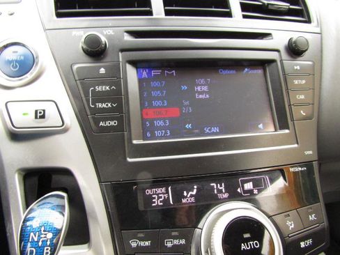 Used 2014 Toyota Prius V Three image 40