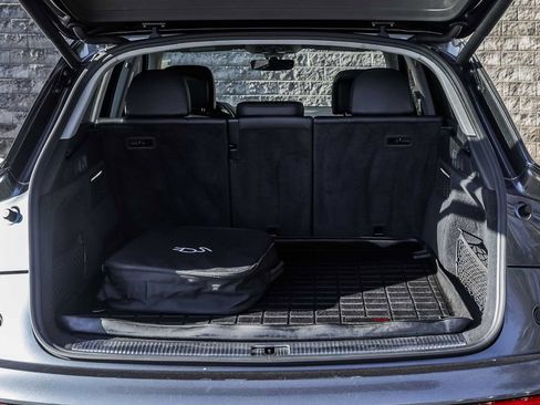 Used 2020 Audi Q5 e Prestige w/ Prestige Package image 17