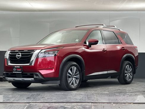 Used 2024 Nissan Pathfinder SL image 7