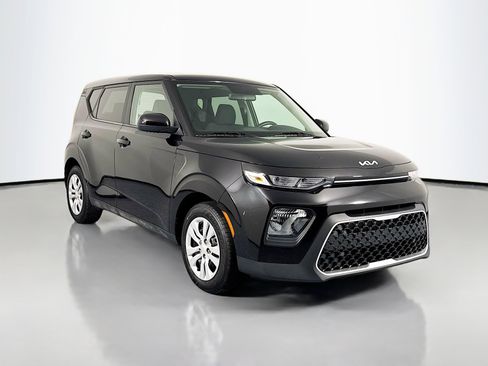 Used 2022 Kia Soul LX image 3