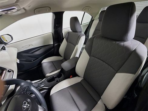 Certified 2025 Toyota Corolla LE image 5