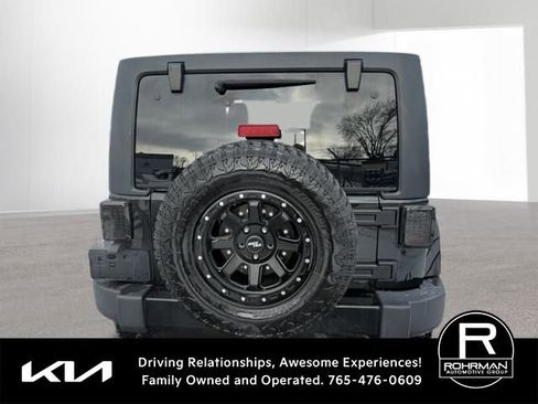 Used 2018 Jeep Wrangler Unlimited Sahara w/ Connectivity Group image 5