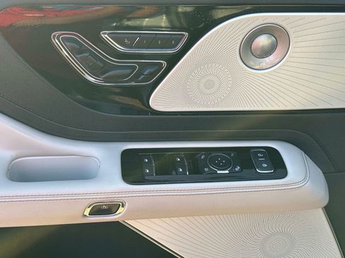 Used 2025 Lincoln Aviator Reserve w/ Luxury Package RWD image 19