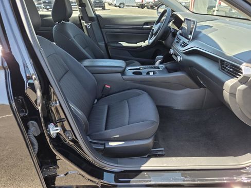 Used 2025 Nissan Altima 2.5 SV FWD image 20