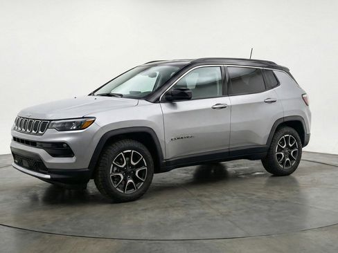 Used 2025 Jeep Compass Trailhawk AWD/4WD image 3