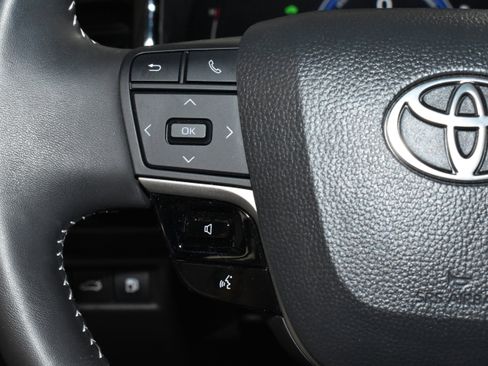 Used 2025 Toyota Camry SE image 14